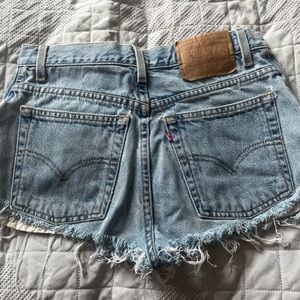Vtg 90’s Levis Red Tab Womens MIDI Denim Factory Cut Off 2” Booty Shorts Sz6